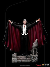 Iron Studios Iron Studios Universal Monsters Deluxe Art Scale Statue 1/10 Dracula 22 cm by LAB7 Malta, Europe