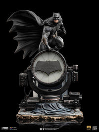 Iron Studios Zack Snyder's Justice League Deluxe Art Scale Statue 1/10 Batman on Batsignal by LAB7 Malta, Europe