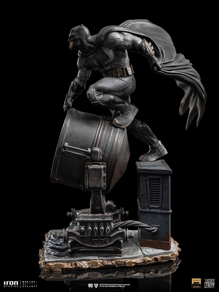 Iron Studios Zack Snyder's Justice League Deluxe Art Scale Statue 1/10 Batman on Batsignal by LAB7 Malta, Europe