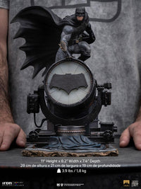 Iron Studios Zack Snyder's Justice League Deluxe Art Scale Statue 1/10 Batman on Batsignal by LAB7 Malta, Europe